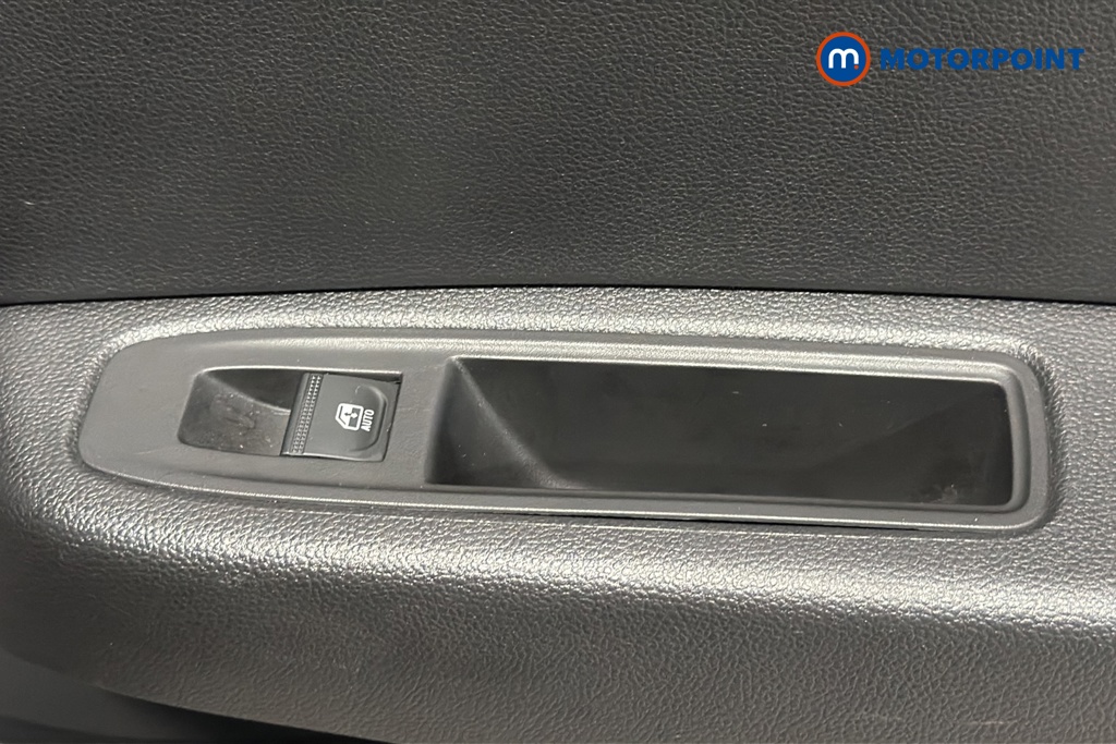 Renault Clio Evolution Manual Petrol Hatchback - Stock Number (1669808) - 993rd supplementary image