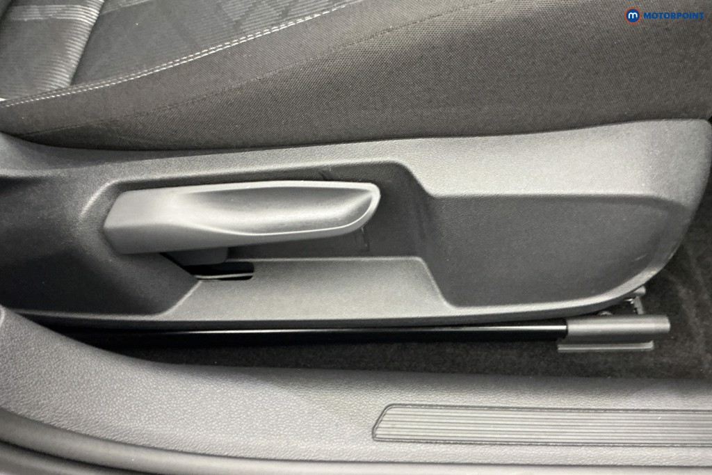 Volkswagen Polo R-Line Manual Petrol Hatchback - Stock Number (1670171) - 23rd supplementary image