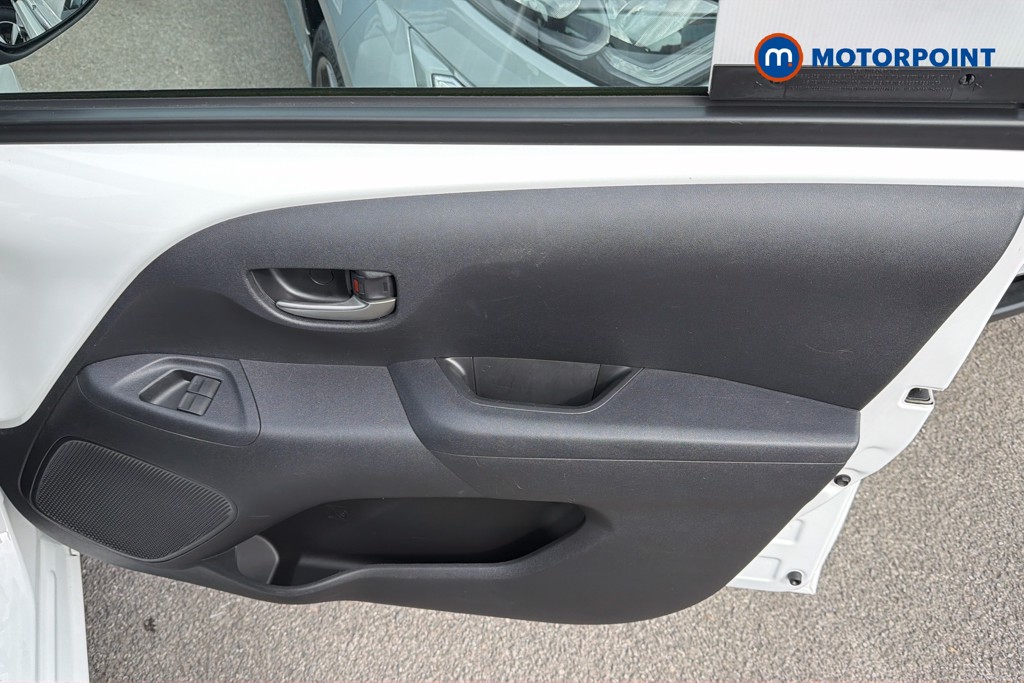 Toyota Aygo X-Play Manual Petrol Hatchback - Stock Number (1672348) - 1st supplementary image