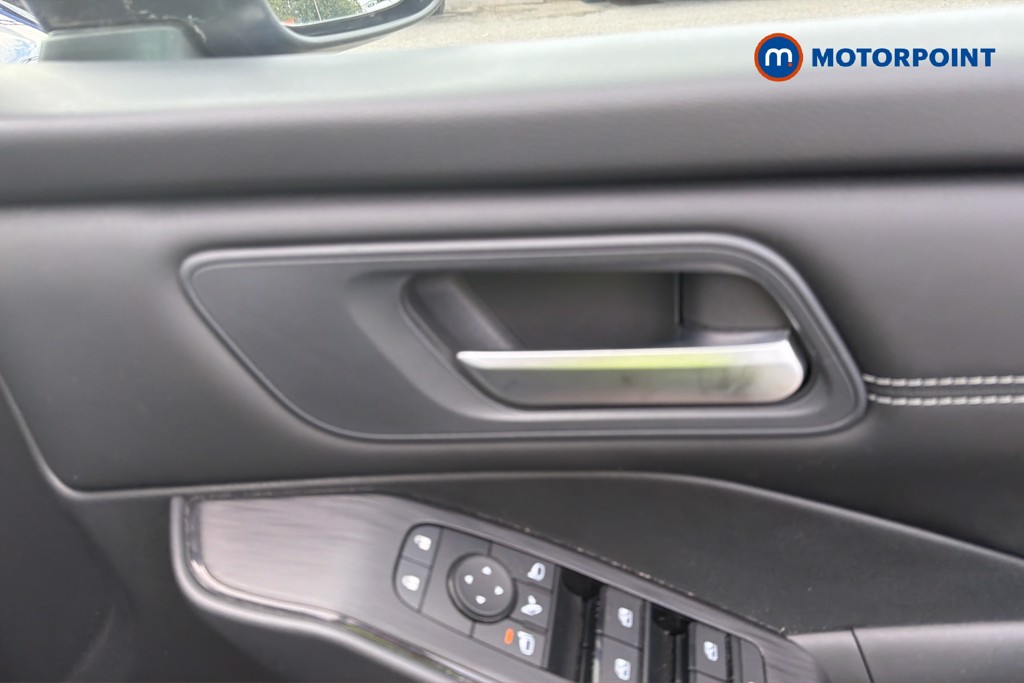 Nissan Qashqai Acenta Premium Automatic Petrol SUV - Stock Number (1673566) - 1st supplementary image