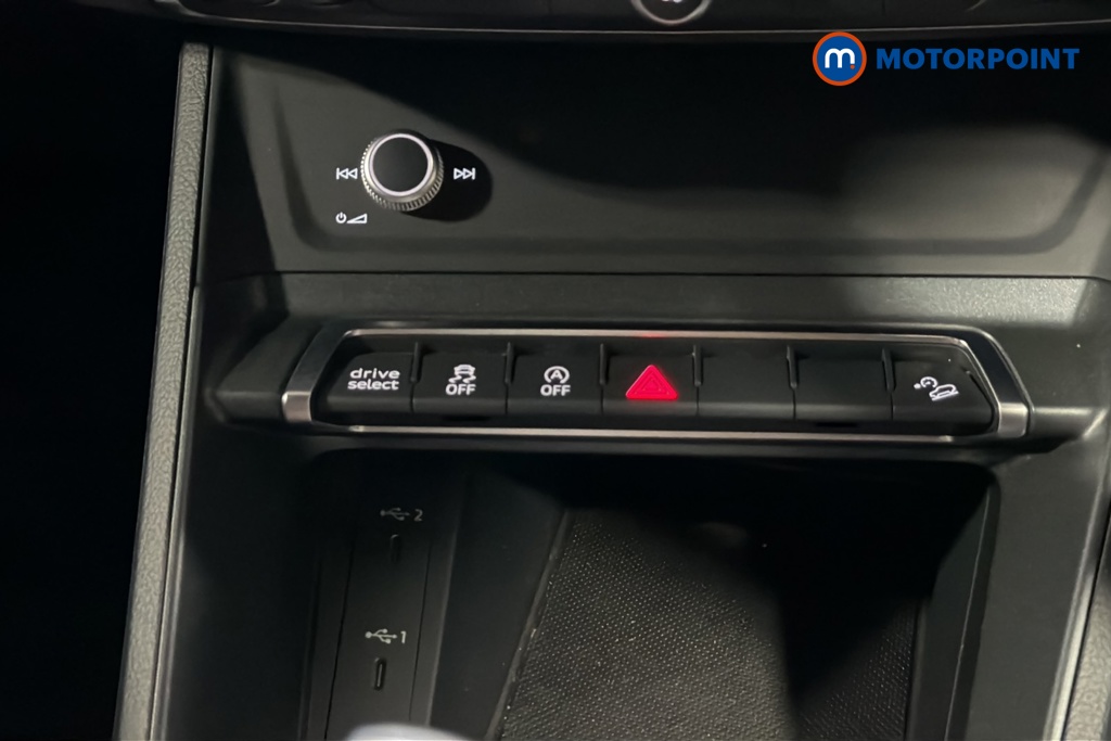 Audi Q3 Black Edition Automatic Petrol SUV - Stock Number (1675017) - 998th supplementary image