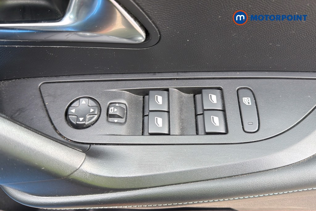 Peugeot 2008 Allure Premium Manual Petrol SUV - Stock Number (1675154) - 4th supplementary image