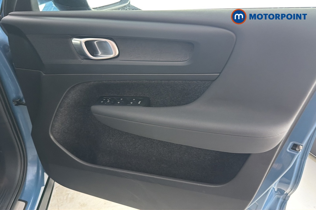 Volvo Xc40 Core Automatic Electric SUV - Stock Number (1676217) - 18th supplementary image