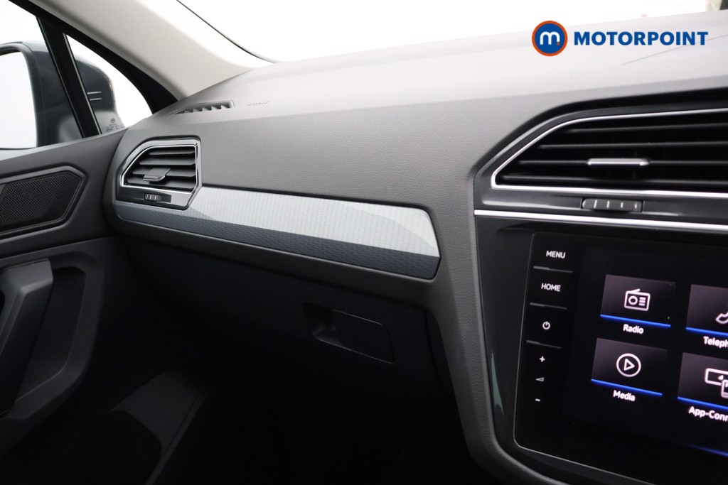 Volkswagen Tiguan Life Automatic Petrol Plug-In Hybrid SUV - Stock Number (1667821) - 10th supplementary image
