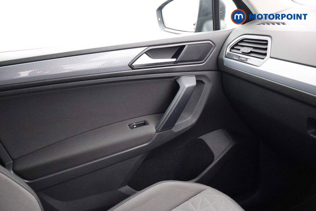 Volkswagen Tiguan Life Automatic Petrol Plug-In Hybrid SUV - Stock Number (1667821) - 11th supplementary image