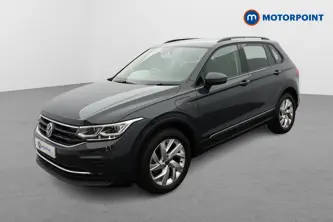 Volkswagen Tiguan Life Automatic Petrol Plug-In Hybrid SUV - Stock Number (1667821) - Passenger side front corner