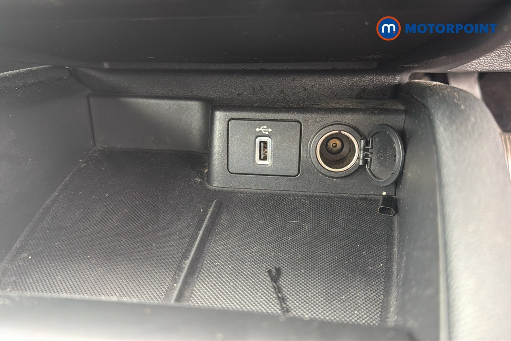 Ford Focus Titanium Manual Petrol Hatchback - Stock Number (1668792) - 14th supplementary image