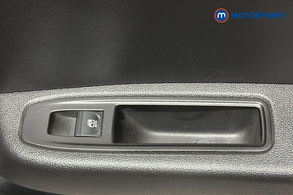 Renault Clio Evolution Manual Petrol Hatchback - Stock Number (1669824) - 994th supplementary image