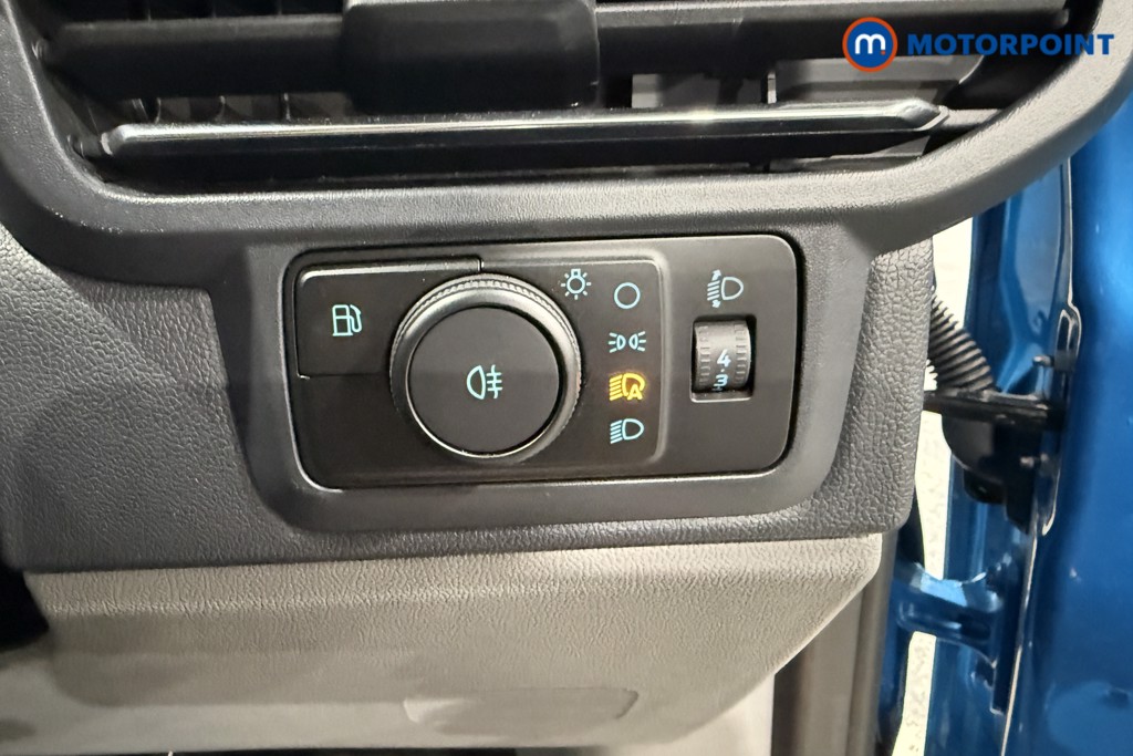Ford Transit Custom Limited Automatic Petrol Plug-In Hybrid Standard Roof Minibus - Stock Number (1670102) - 17th supplementary image