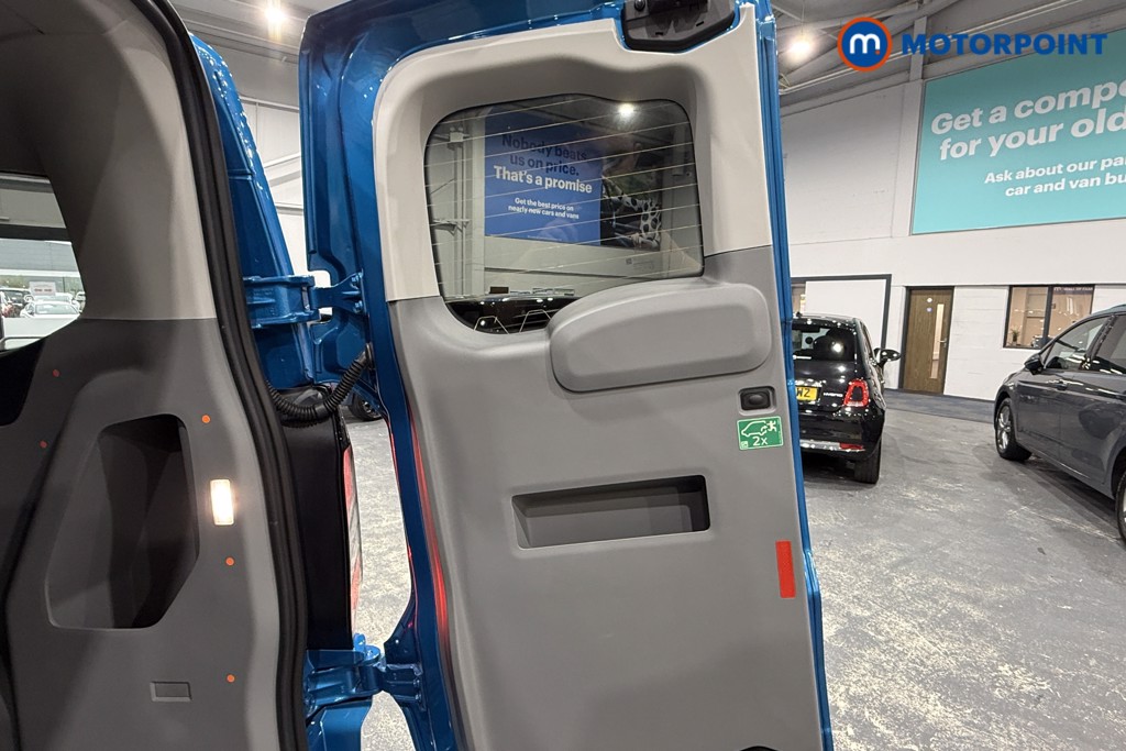 Ford Transit Custom Limited Automatic Petrol Plug-In Hybrid Standard Roof Minibus - Stock Number (1670102) - 30th supplementary image
