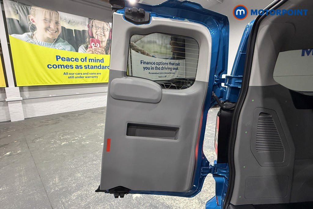 Ford Transit Custom Limited Automatic Petrol Plug-In Hybrid Standard Roof Minibus - Stock Number (1670102) - 31st supplementary image