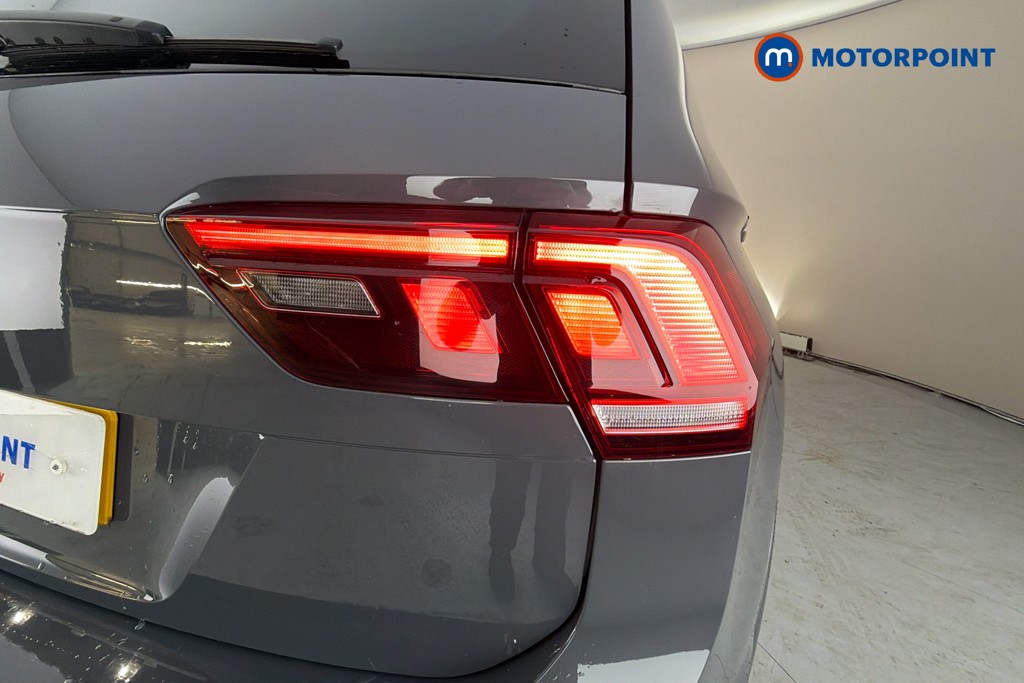 Volkswagen Tiguan R-Line Automatic Petrol SUV - Stock Number (1673725) - 38th supplementary image