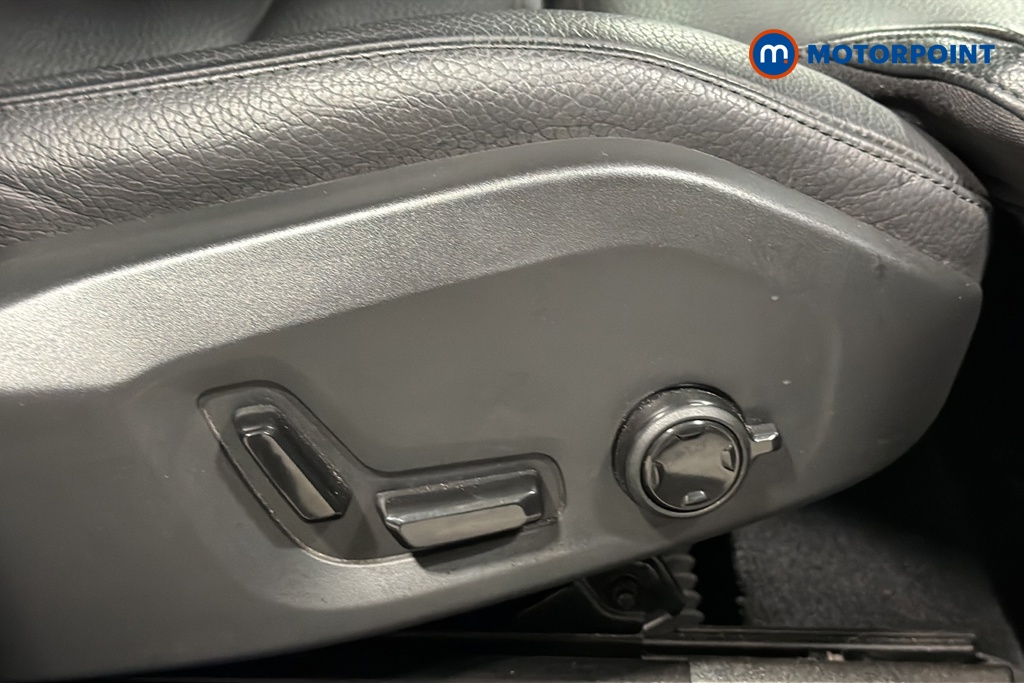 Volvo Xc60 Plus Automatic Petrol SUV - Stock Number (1674361) - 997th supplementary image