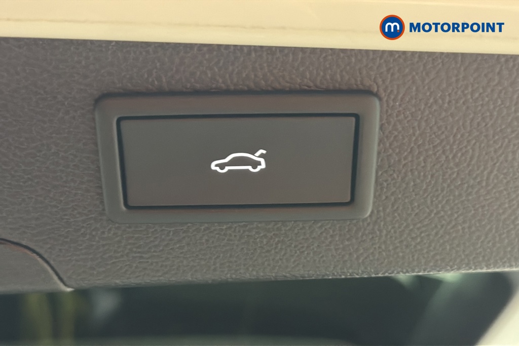 Volkswagen Passat Elegance Automatic Petrol Plug-In Hybrid Estate - Stock Number (1674554) - 997th supplementary image