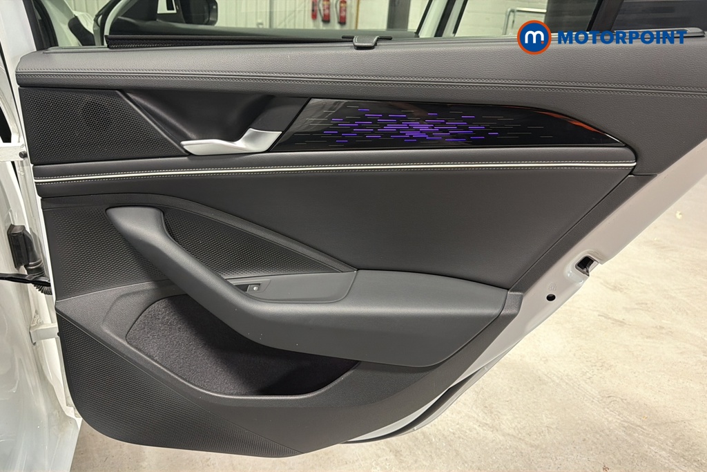 Volkswagen Passat Elegance Automatic Petrol Plug-In Hybrid Estate - Stock Number (1674554) - 10th supplementary image