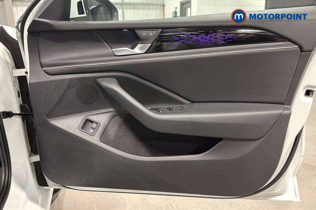 Volkswagen Passat Elegance Automatic Petrol Plug-In Hybrid Estate - Stock Number (1674554) - 18th supplementary image