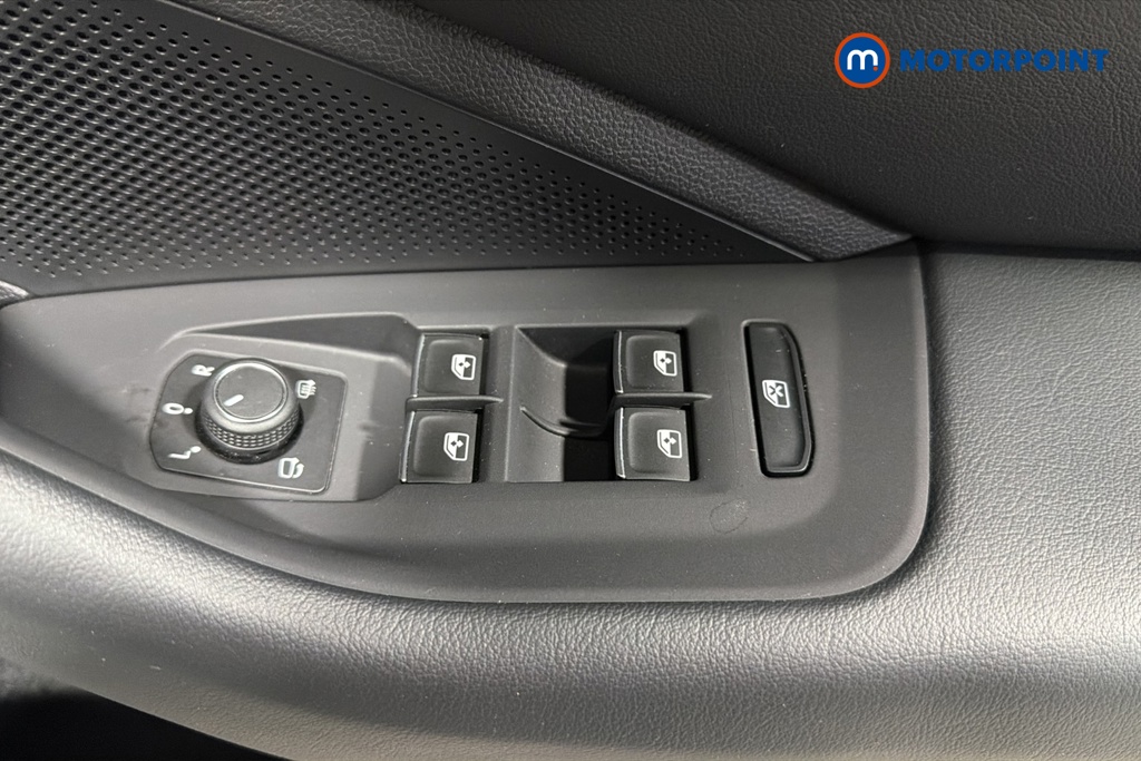 Volkswagen Passat Elegance Automatic Petrol Plug-In Hybrid Estate - Stock Number (1674554) - 19th supplementary image