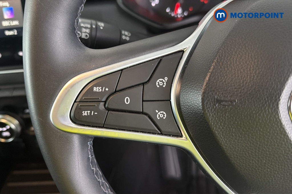 Renault Clio Iconic Manual Petrol Hatchback - Stock Number (1675744) - 4th supplementary image