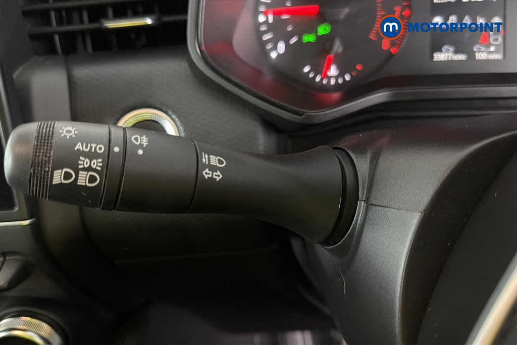 Renault Clio Iconic Manual Petrol Hatchback - Stock Number (1675744) - 5th supplementary image