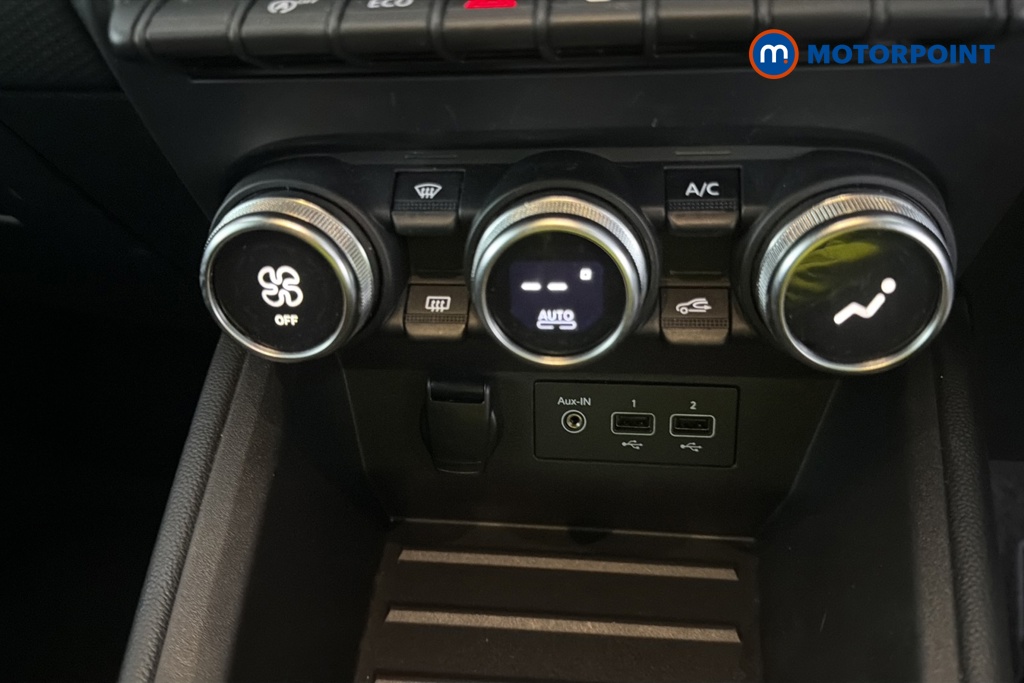 Renault Clio Iconic Manual Petrol Hatchback - Stock Number (1675744) - 12th supplementary image