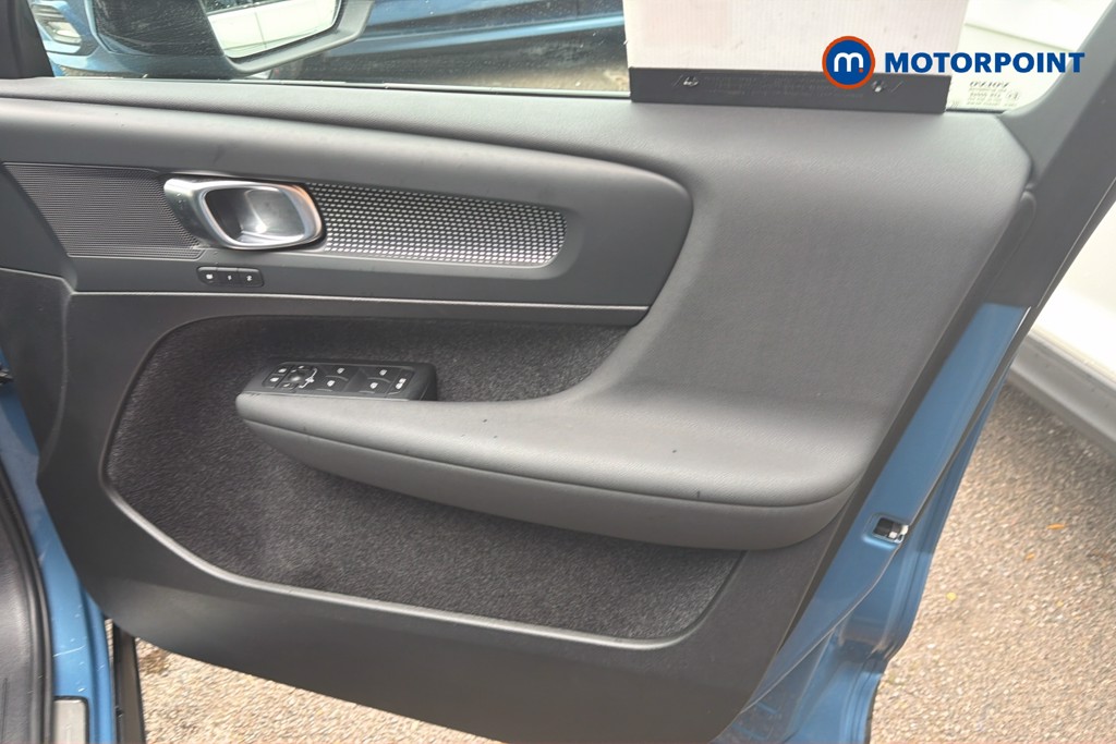 Volvo Xc40 Plus Automatic Petrol SUV - Stock Number (1676647) - 2nd supplementary image