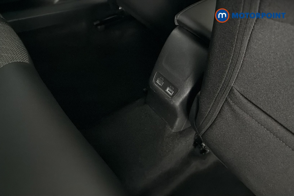 Peugeot 2008 Allure Manual Petrol SUV - Stock Number (1677407) - 28th supplementary image