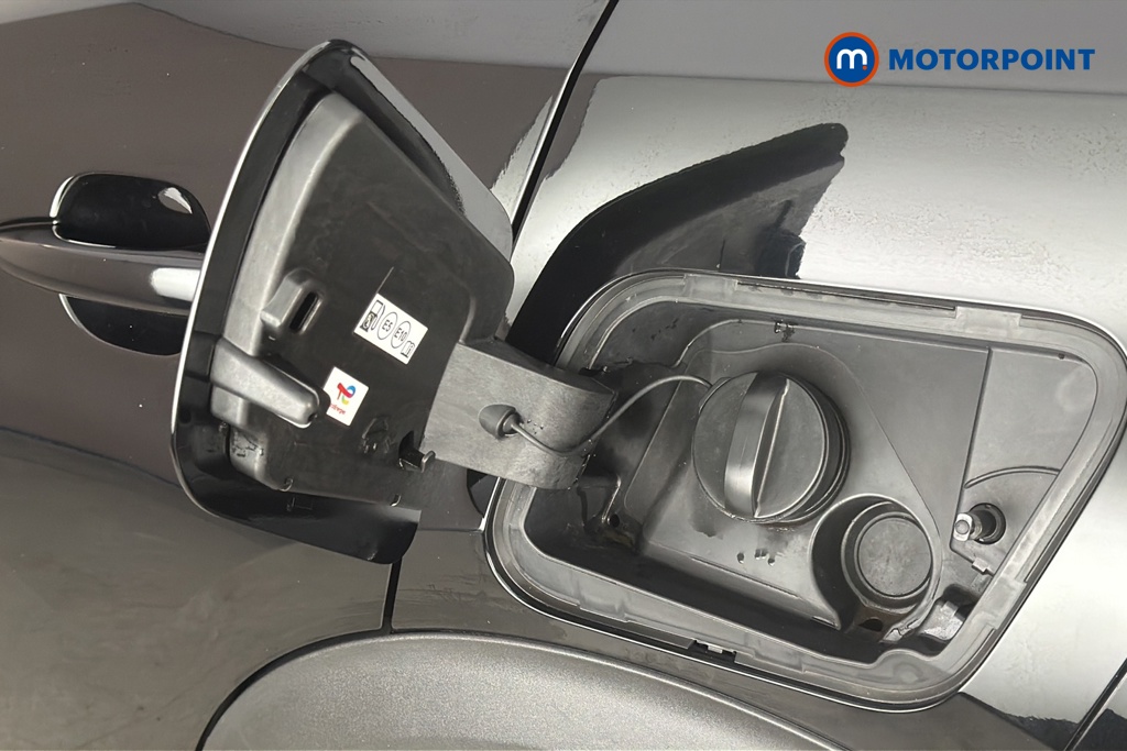 Peugeot 2008 Allure Manual Petrol SUV - Stock Number (1677407) - 41st supplementary image