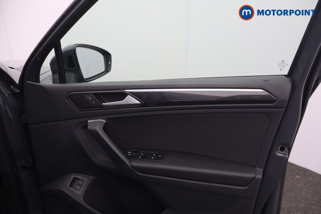 Volkswagen Tiguan Elegance Automatic Petrol Plug-In Hybrid SUV - Stock Number (1668438) - 9th supplementary image