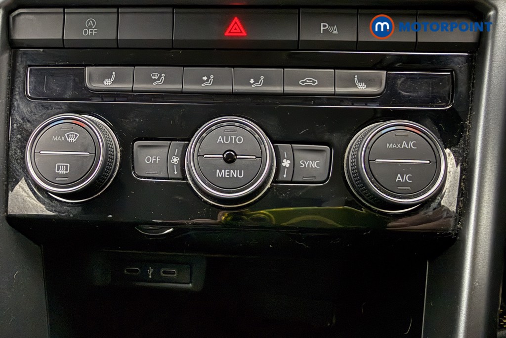 Volkswagen T-Roc Active Manual Petrol SUV - Stock Number (1669811) - 16th supplementary image