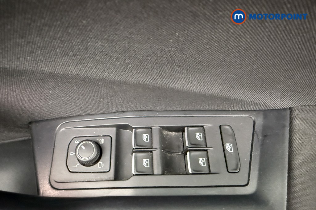 Volkswagen T-Roc Active Manual Petrol SUV - Stock Number (1669811) - 19th supplementary image