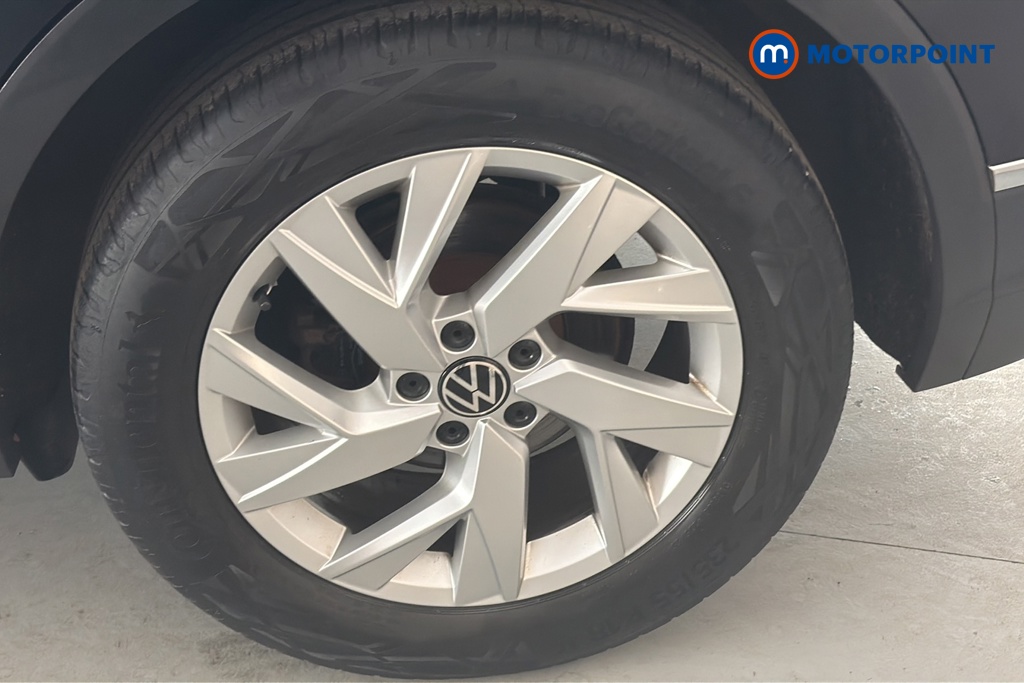 Volkswagen Tiguan Life Manual Petrol SUV - Stock Number (1672367) - 45th supplementary image