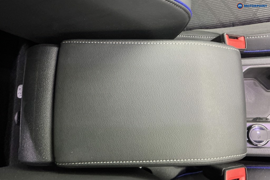 Volkswagen Golf R-Line Manual Petrol Hatchback - Stock Number (1672673) - 13th supplementary image