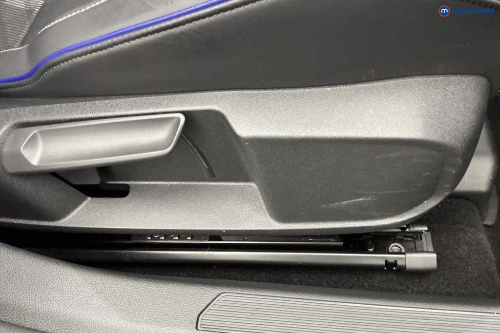 Volkswagen Golf R-Line Automatic Petrol Hatchback - Stock Number (1672675) - 24th supplementary image