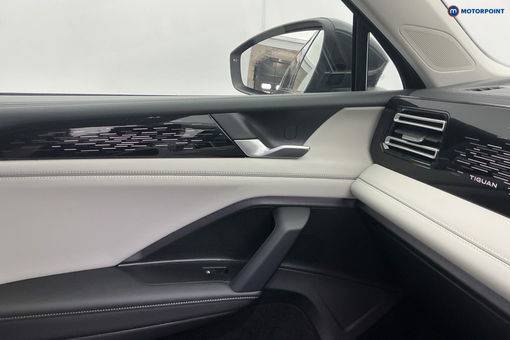 Volkswagen Tiguan Elegance Automatic Petrol SUV - Stock Number (1672682) - 20th supplementary image