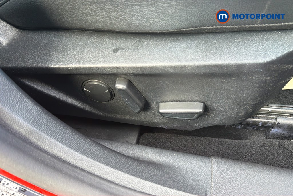 Ford Focus Titanium X Manual Petrol Hatchback - Stock Number (1673901) - 5th supplementary image