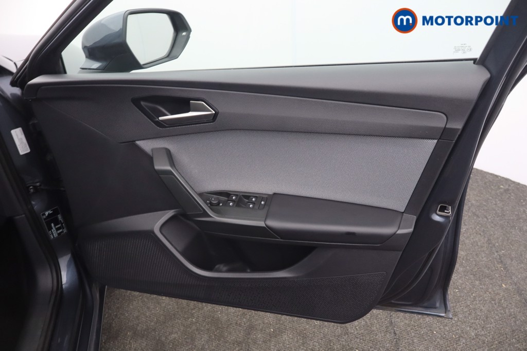 Seat Leon Se Dynamic Manual Petrol Hatchback - Stock Number (1675656) - 9th supplementary image