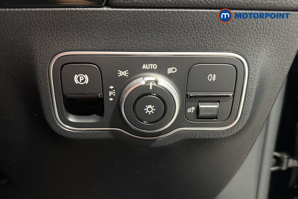 Mercedes-Benz GLA Amg Line Automatic Petrol SUV - Stock Number (1676324) - 11th supplementary image