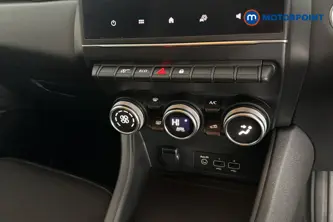 Renault Captur Iconic Manual Petrol SUV - Stock Number (1676631) - 12th supplementary image