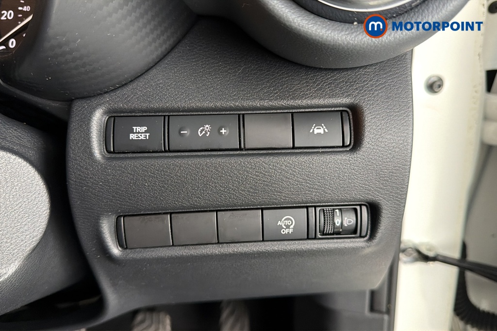 Nissan Juke N-Connecta Manual Petrol SUV - Stock Number (1677575) - 11th supplementary image