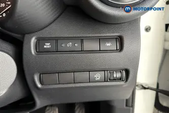 Nissan Juke N-Connecta Manual Petrol SUV - Stock Number (1677575) - 11th supplementary image