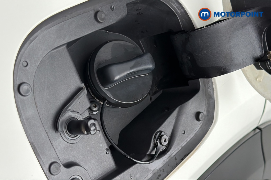 Nissan Juke N-Connecta Manual Petrol SUV - Stock Number (1677575) - 41st supplementary image