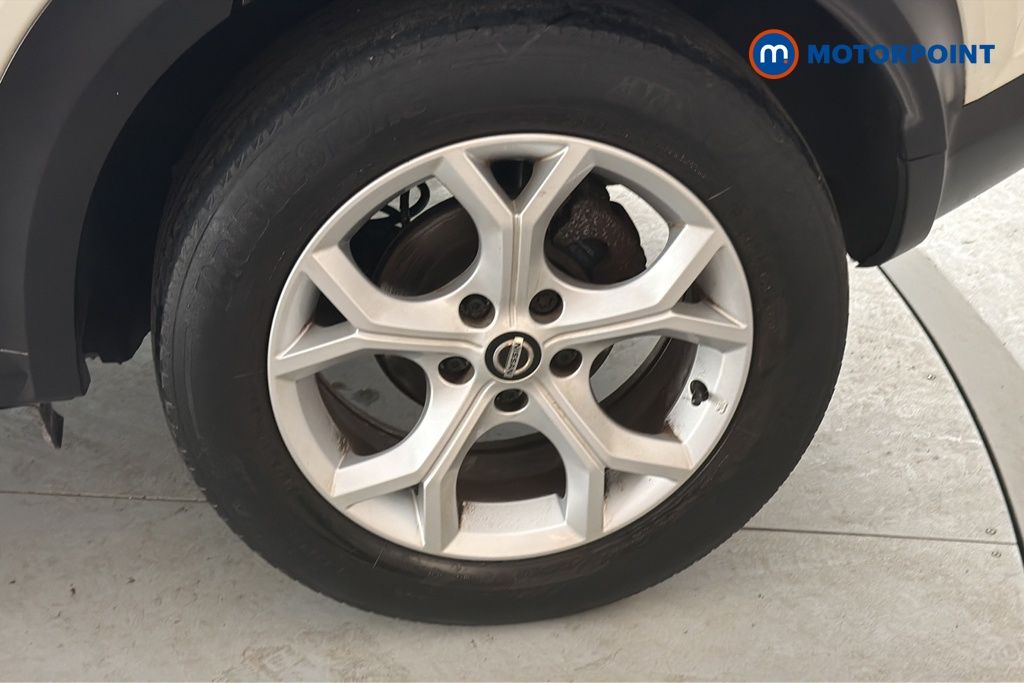Nissan Juke N-Connecta Manual Petrol SUV - Stock Number (1677575) - 45th supplementary image