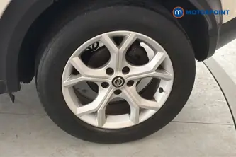 Nissan Juke N-Connecta Manual Petrol SUV - Stock Number (1677575) - 45th supplementary image