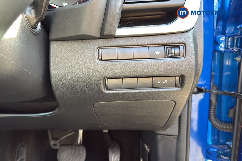 Nissan Qashqai N-Connecta Automatic Petrol-Electric Hybrid SUV - Stock Number (1641816) - 11th supplementary image