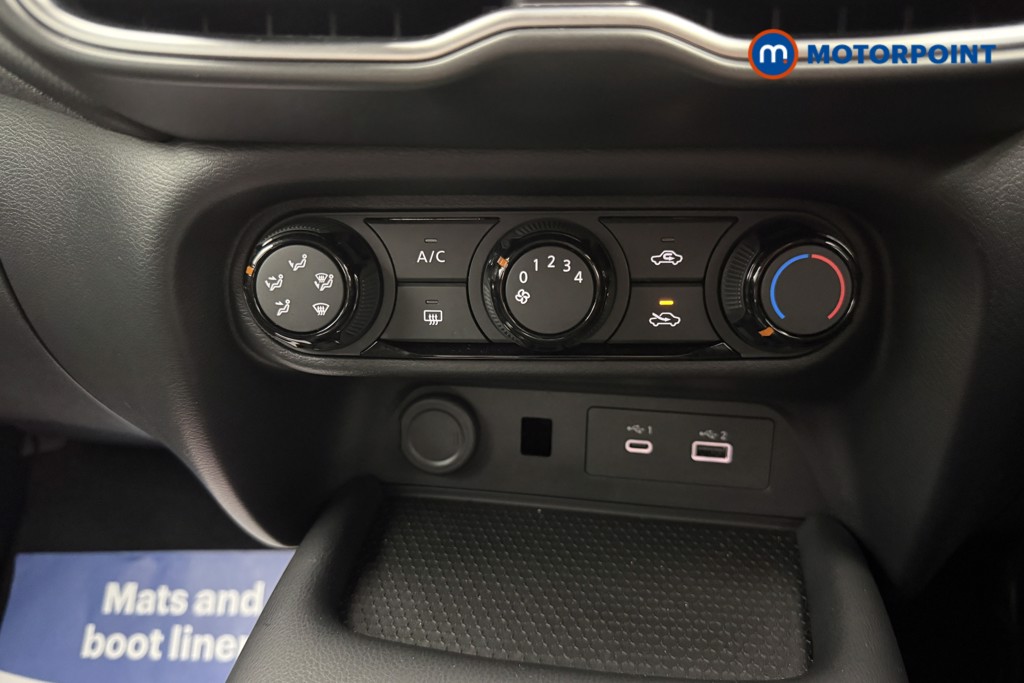 Nissan Juke Acenta Premium Automatic Petrol SUV - Stock Number (1662431) - 13th supplementary image