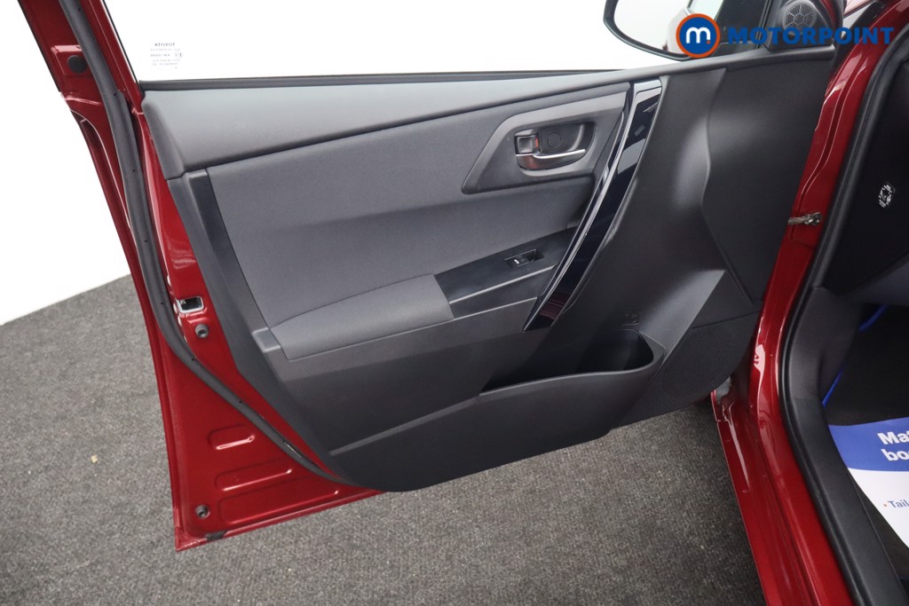 Toyota Auris Icon Automatic Petrol-Electric Hybrid Hatchback - Stock Number (1662904) - 39th supplementary image