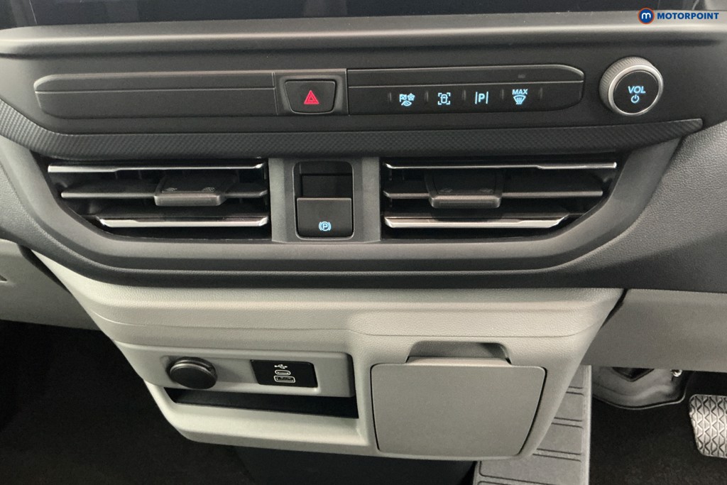 Ford Transit Custom Limited Automatic Petrol Plug-In Hybrid Standard Roof Minibus - Stock Number (1670098) - 13th supplementary image