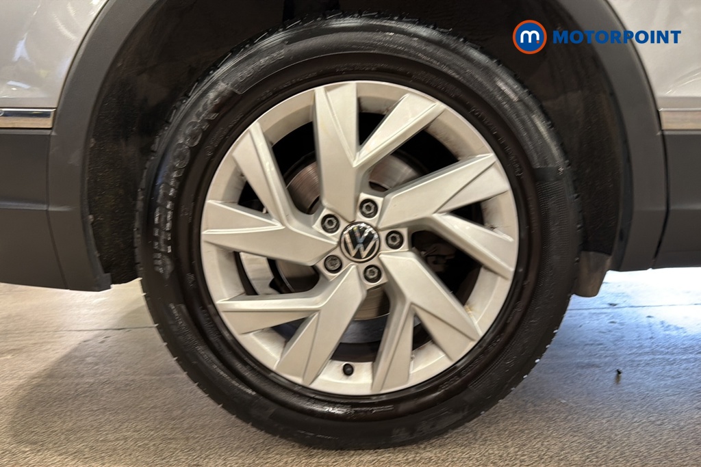 Volkswagen Tiguan Allspace Life Automatic Petrol SUV - Stock Number (1672604) - 46th supplementary image