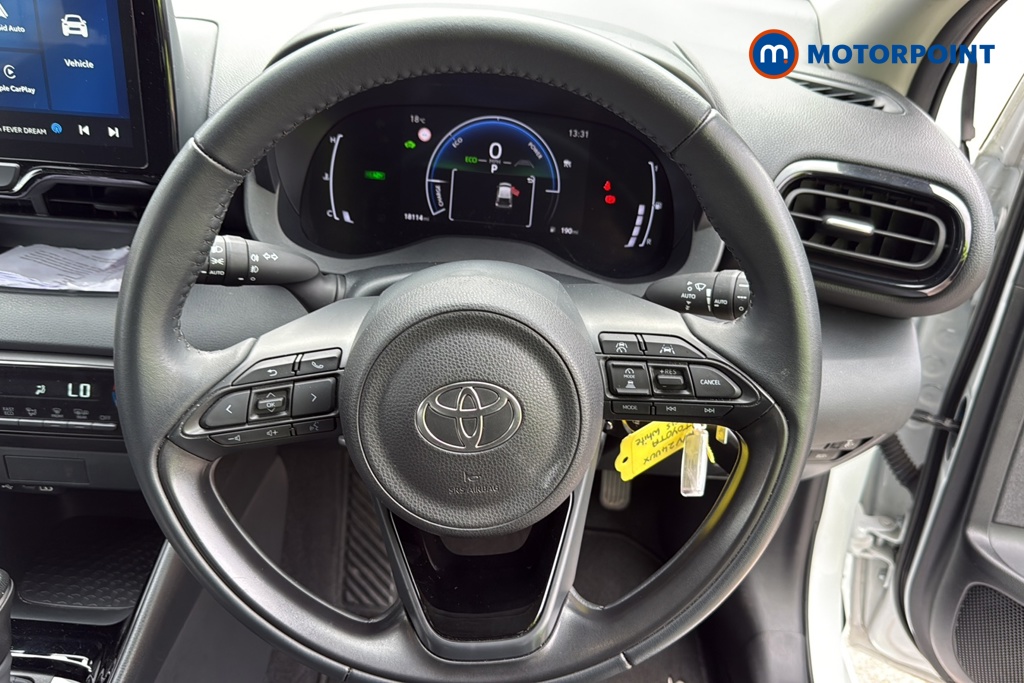 Toyota Yaris Design Automatic Petrol-Electric Hybrid Hatchback - Stock Number (1673772) - 2nd supplementary image