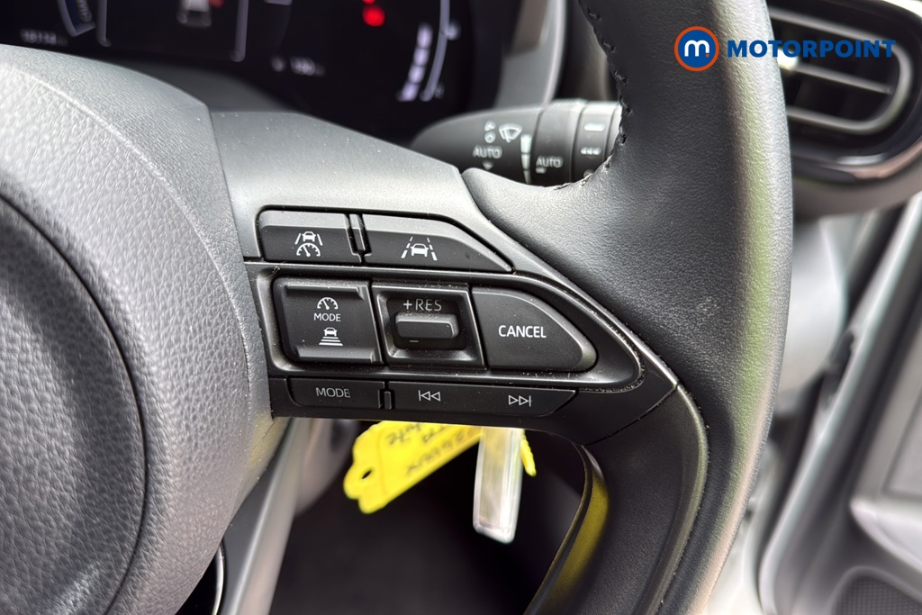 Toyota Yaris Design Automatic Petrol-Electric Hybrid Hatchback - Stock Number (1673772) - 3rd supplementary image
